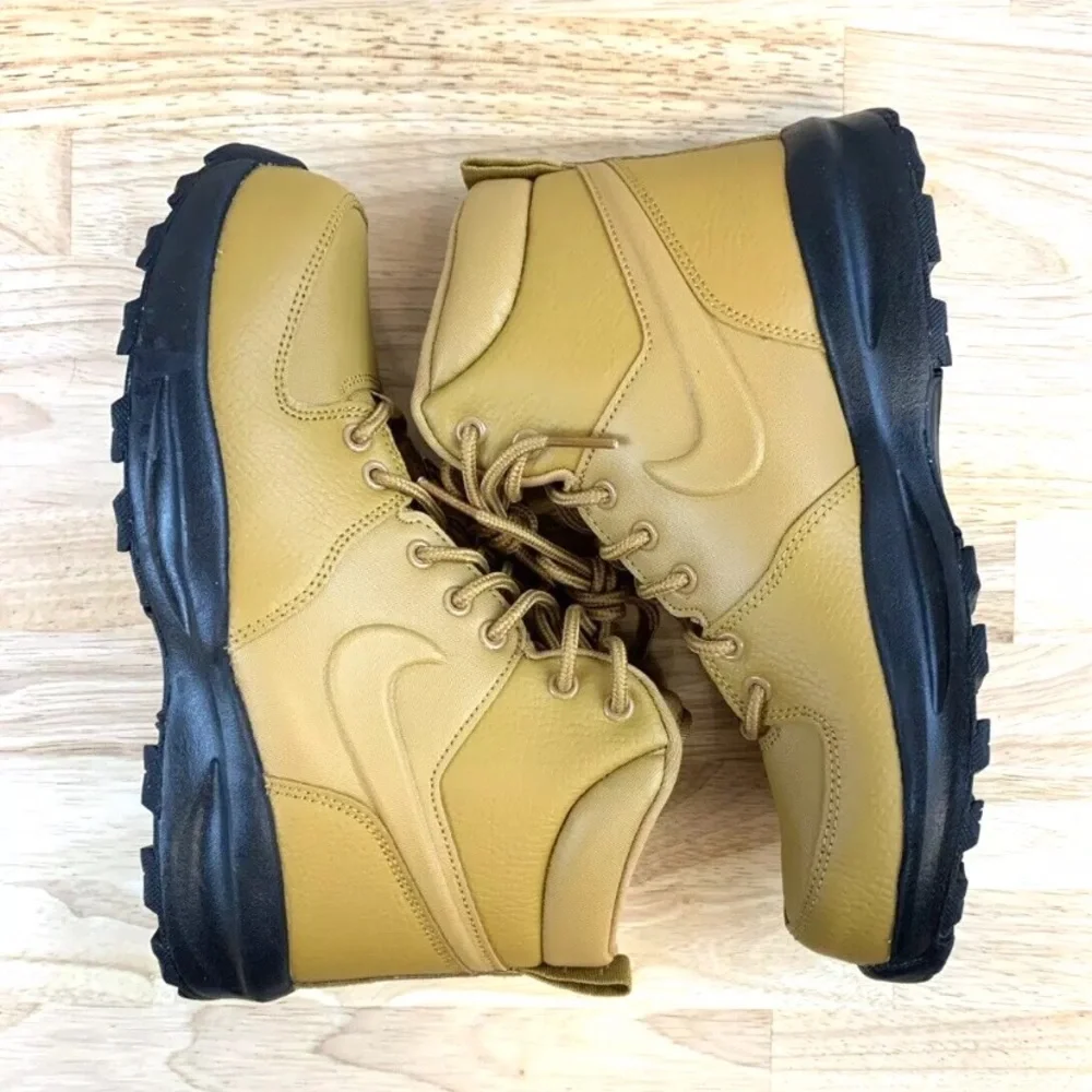 Nike Manao Leather Boots Sneakers Youth Kids Size 6Y BQ5372-700 Wheat Tan